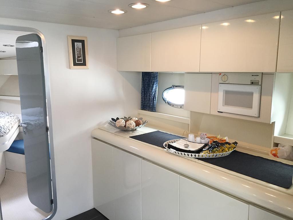 Botel Boats & Breakfast Porto Antico Fortyseven Genua